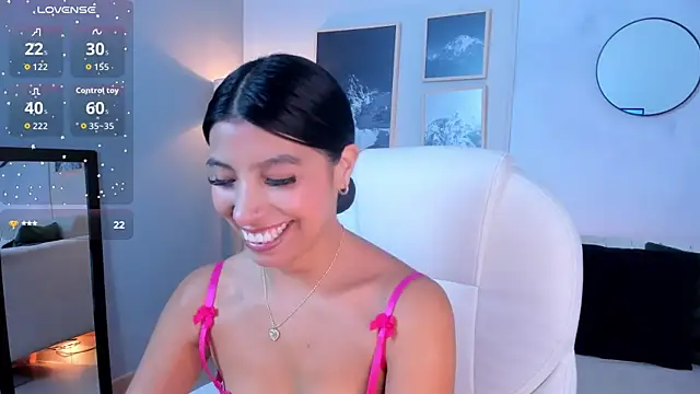 Snapshot of Tiffany_Low chatting on December 2025 01:10:02 PM Tiffany Low online show from December 2025 01:10:02 PM