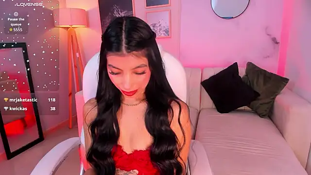 Tiffany Low online show from February 2026 01:33:02 PM