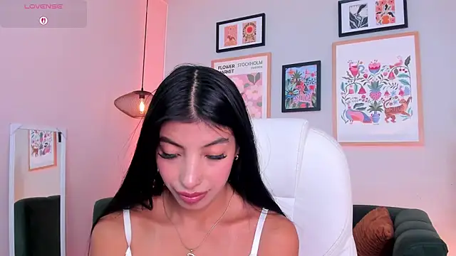 Snapshot of Tiffany_Low chatting on July 2026 01:23:02 PM Tiffany Low online show from July 2026 01:23:02 PM