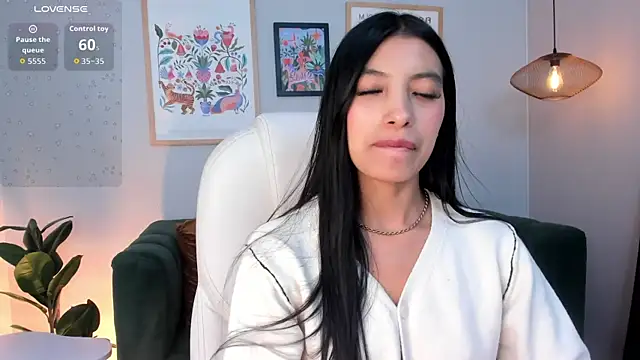 Tiffany Low online show from April 2026 03:51:01 PM