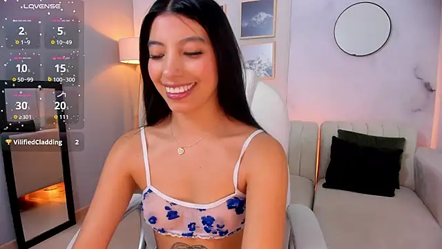 Snapshot of Tiffany_Low chatting on November 2025 01:37:02 PM Tiffany Low online show from November 2025 01:37:02 PM