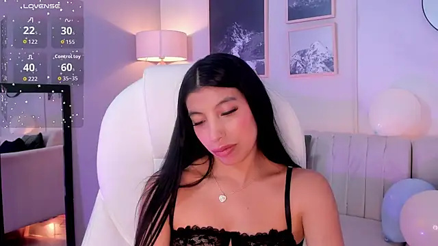 Snapshot of Tiffany_Low chatting on November 2025 12:53:01 PM Tiffany Low online show from November 2025 12:53:01 PM