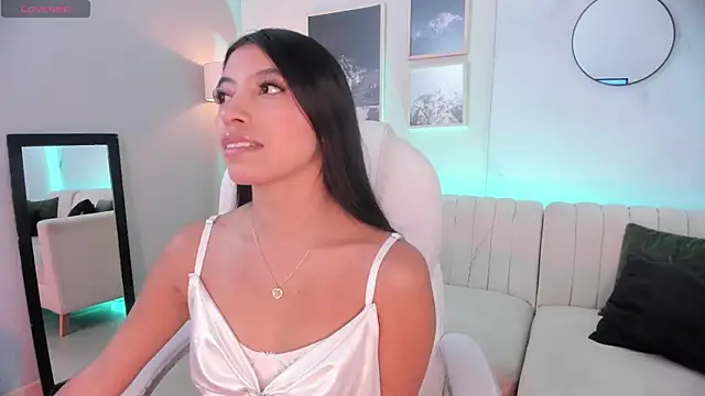 Snapshot of Tiffany_Low chatting on November 2025 01:00:02 PM Tiffany Low online show from November 2025 01:00:02 PM