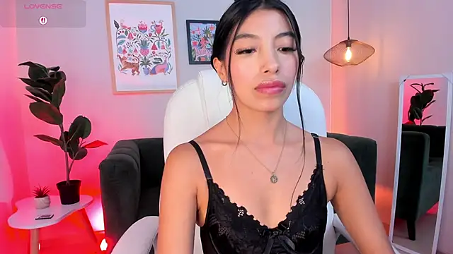 Snapshot of Tiffany_Low chatting on June 2026 05:30:02 PM Tiffany Low online show from June 2026 05:30:02 PM