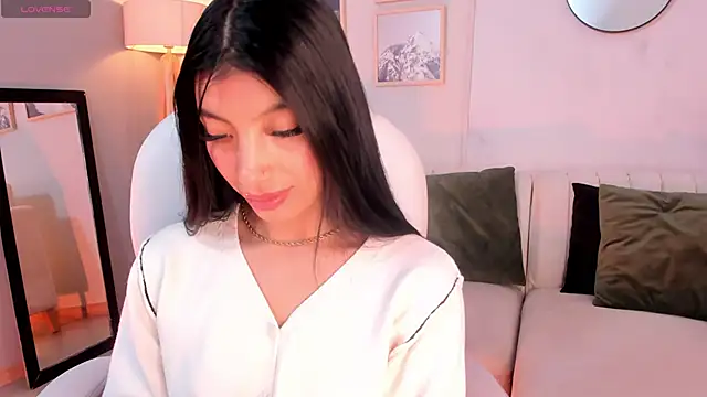 Tiffany Low online show from February 2026 03:01:01 PM