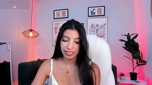 Snapshot of Tiffany_Low chatting on June 2026 03:44:01 PM Tiffany Low online show from June 2026 03:44:01 PM