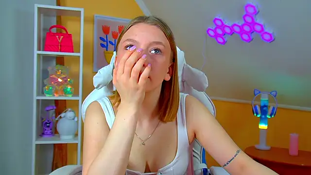 BeatriceBinoche online show from April 2026 07:19:01 PM