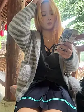 Snapshot of yuki_june chatting on December 2025 07:07:01 AM yuki june online show from December 2025 07:07:01 AM