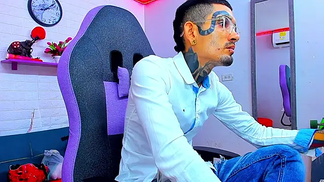 boy tatto777 online show from September 2025 01:50:02 PM