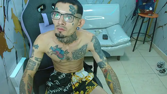 boy tatto777 online show from April 2026 01:37:01 PM