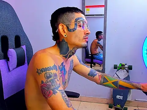 boy tatto777 online show from September 2025 01:18:02 PM