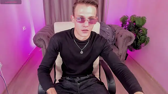 AdamGold01 online show from September 2025 01:40:01 PM