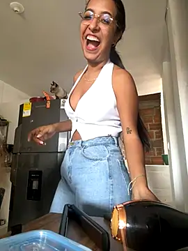 Valerygomez02 online show from October 2025 07:15:01 PM