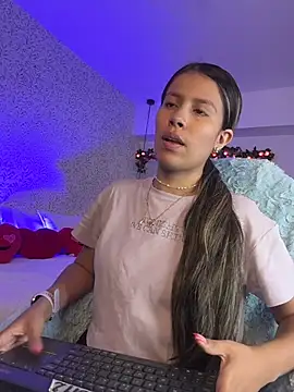 Snapshot of EMILIIA_RICHTER__ chatting on February 2026 07:30:02 PM EMILIIA RICHTER online show from February 2026 07:30:02 PM