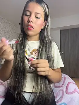 EMILIIA RICHTER   online show from November 2025 05:19:02 PM