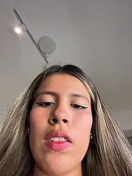 EMILIIA RICHTER   online show from December 2025 07:24:01 PM