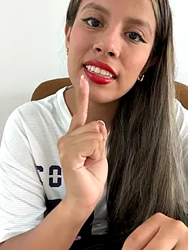 EMILIIA RICHTER   online show from October 2025 06:41:01 PM