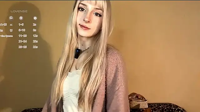 Snapshot of FridaAaberg chatting on November 2025 07:23:02 AM FridaAaberg online show from November 2025 07:23:02 AM