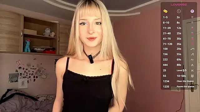 Snapshot of FridaAaberg chatting on November 2025 07:35:02 AM FridaAaberg online show from November 2025 07:35:02 AM