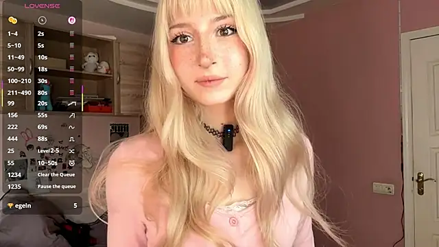 Snapshot of FridaAaberg chatting on November 2025 07:41:01 AM FridaAaberg online show from November 2025 07:41:01 AM