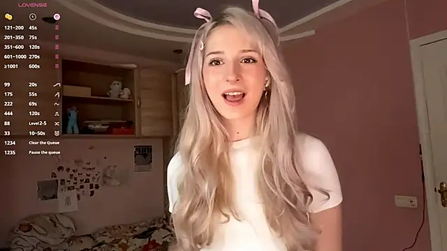 FridaAaberg online show from October 2025 07:31:01 AM