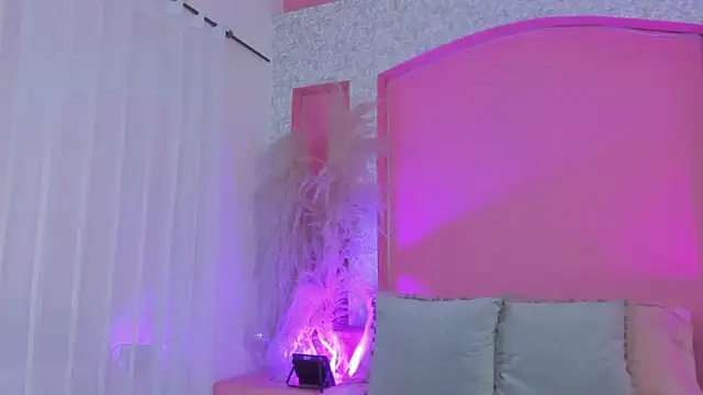 Peytonn Monroe online show from February 2026 07:45:02 PM