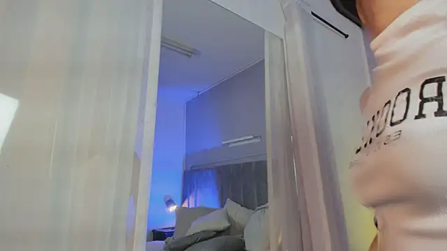 Peytonn Monroe online show from October 2025 12:37:02 PM