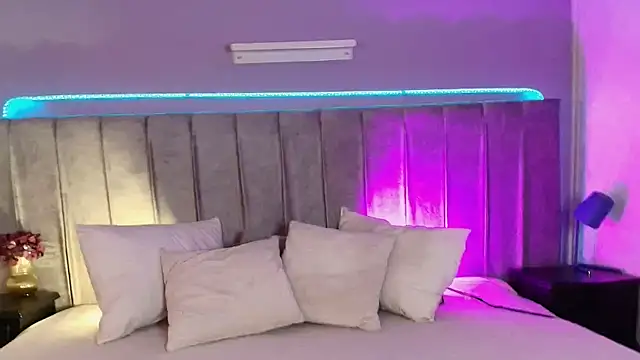 Peytonn Monroe online show from November 2025 08:36:02 PM