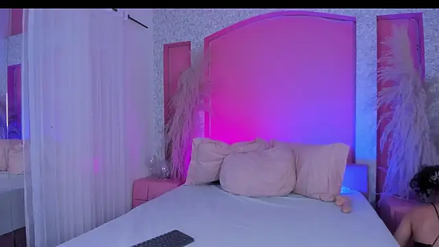 Peytonn Monroe online show from December 2025 08:03:01 PM