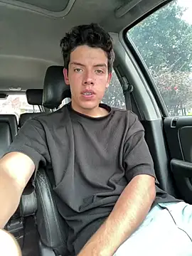 mattebret11 online show from October 2025 04:50:01 PM