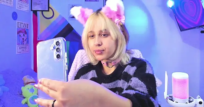 NekoWaifu online show from November 2025 09:41:01 PM