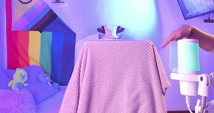 NekoWaifu online show from November 2025 02:09:01 PM