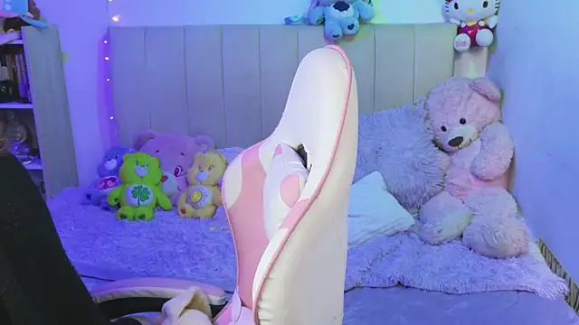 NekoWaifu online show from June 2026 03:01:01 PM