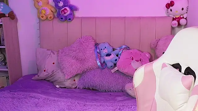 NekoWaifu online show from May 2026 03:18:02 PM