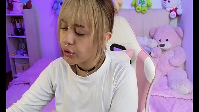 NekoWaifu online show from April 2026 01:39:01 PM