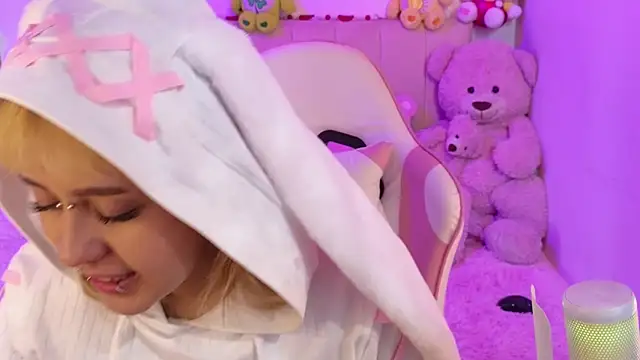 NekoWaifu online show from March 2026 01:52:02 PM