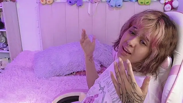 NekoWaifu online show from April 2026 02:10:01 PM