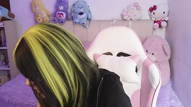 NekoWaifu online show from May 2026 02:37:02 PM