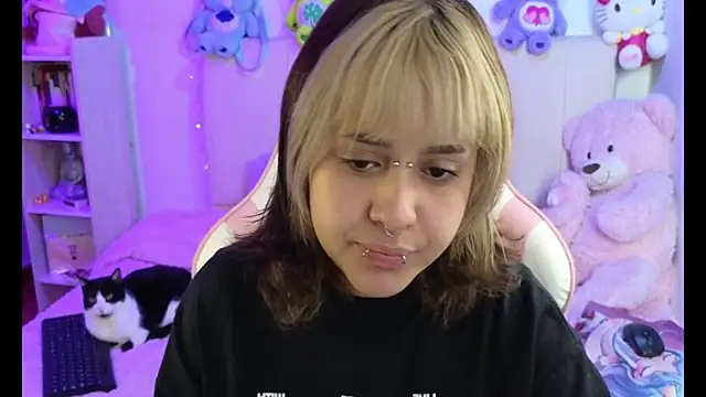 NekoWaifu online show from April 2026 01:01:02 PM