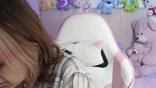 NekoWaifu online show from May 2026 02:33:02 PM