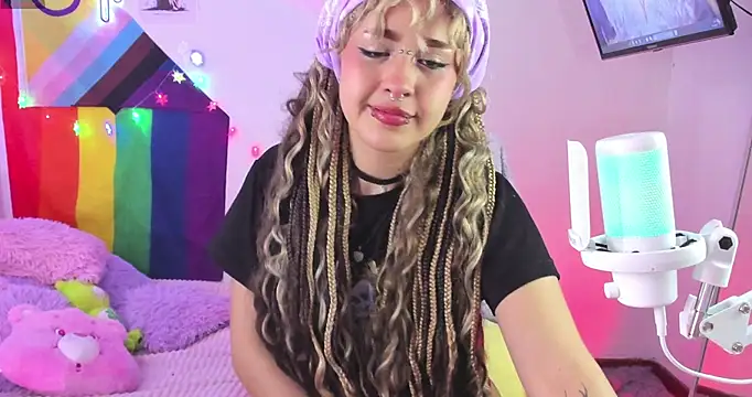 NekoWaifu online show from December 2025 01:45:01 PM