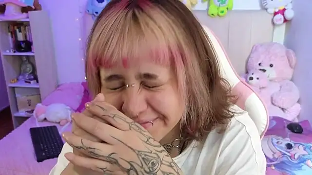 NekoWaifu online show from April 2026 02:11:01 PM