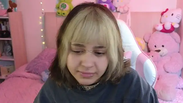 NekoWaifu online show from April 2026 02:36:02 PM