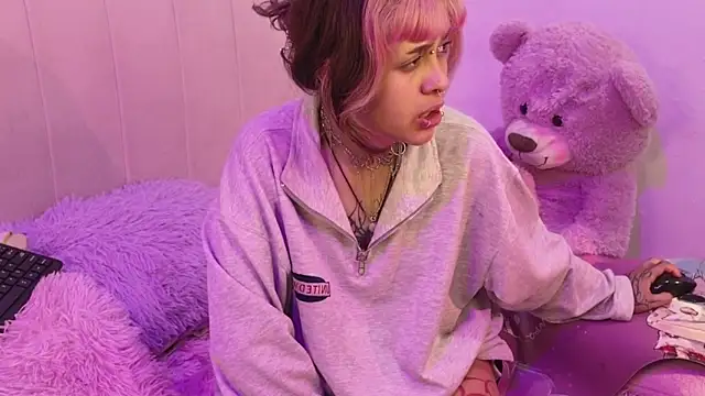 NekoWaifu online show from April 2026 01:48:01 PM