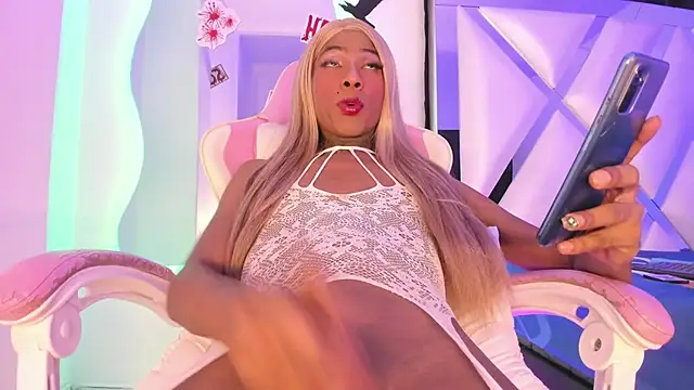 Snapshot of Mara_royal chatting on November 2025 10:15:02 PM Mara royal online show from November 2025 10:15:02 PM