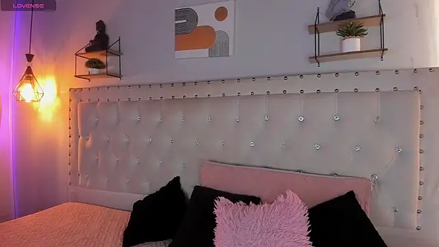 sophiee09  online show from April 2026 02:09:02 PM