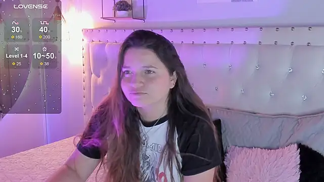 sophiee09  online show from November 2025 02:06:01 PM