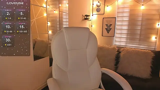 sophiee09  online show from March 2026 01:36:01 PM