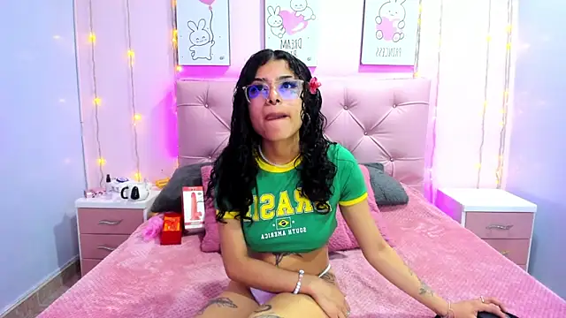 Issaa Tyler online show from December 2025 06:34:02 PM