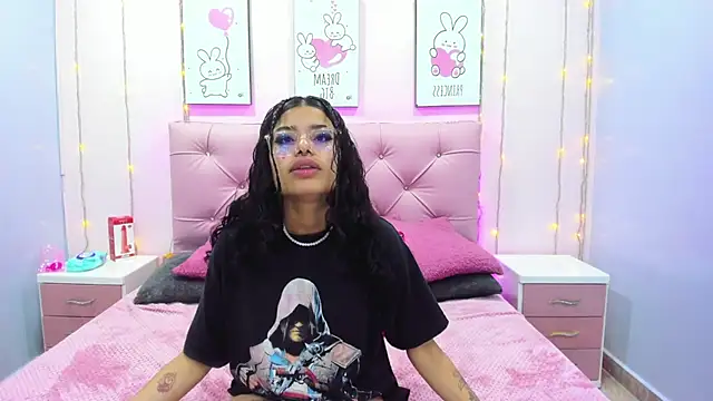 Issaa Tyler online show from November 2025 02:59:02 AM